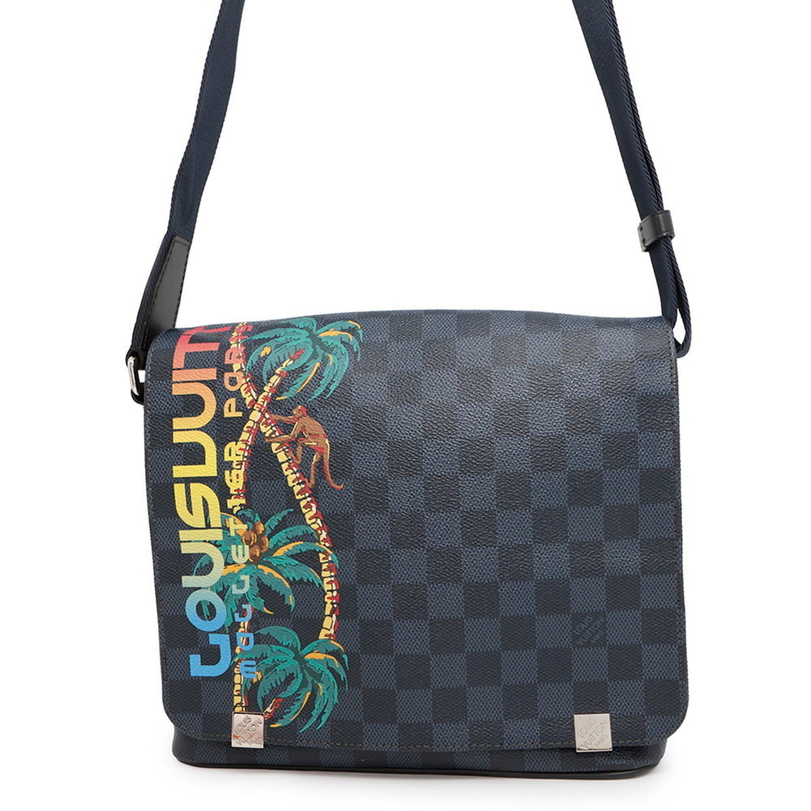 Louis Vuitton District black canvas crossbody bag 23cm x 25cm: Louis Vuitton District black canvas crossbody bag 23cm x 25cm This Louis Vuitton District bag is crafted from black canvas and features a structured silhouette. Designed for men, it offers practical d