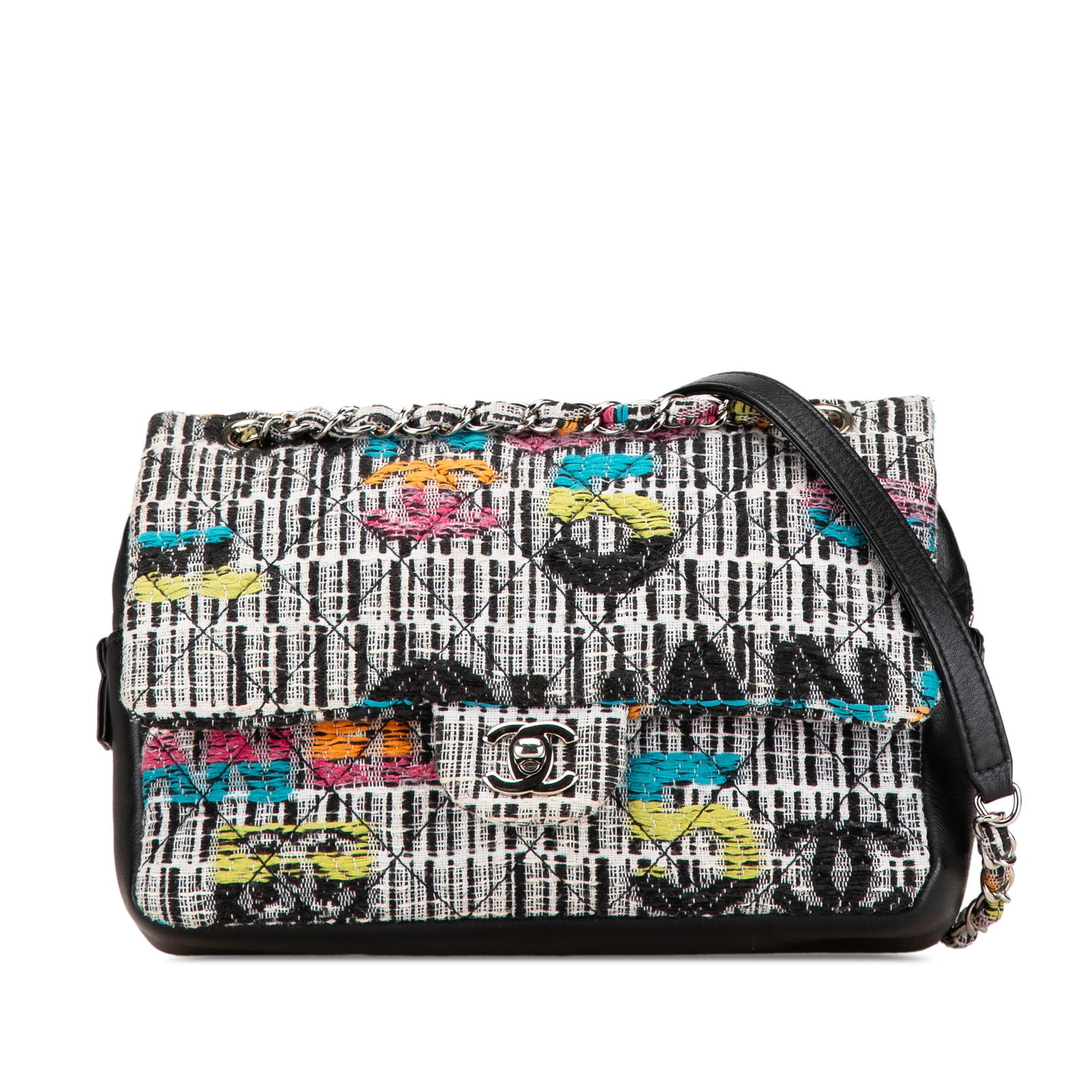 Chanel Quilted Tweed Fantasy Easy Flap Shoulder Bag: Chanel Quilted Tweed Fantasy Easy Flap Shoulder Bag Experience the timeless elegance of the Chanel Tweed Easy Fantasy Flap shoulder bag. This exquisite piece features a luxurious tweed body complement