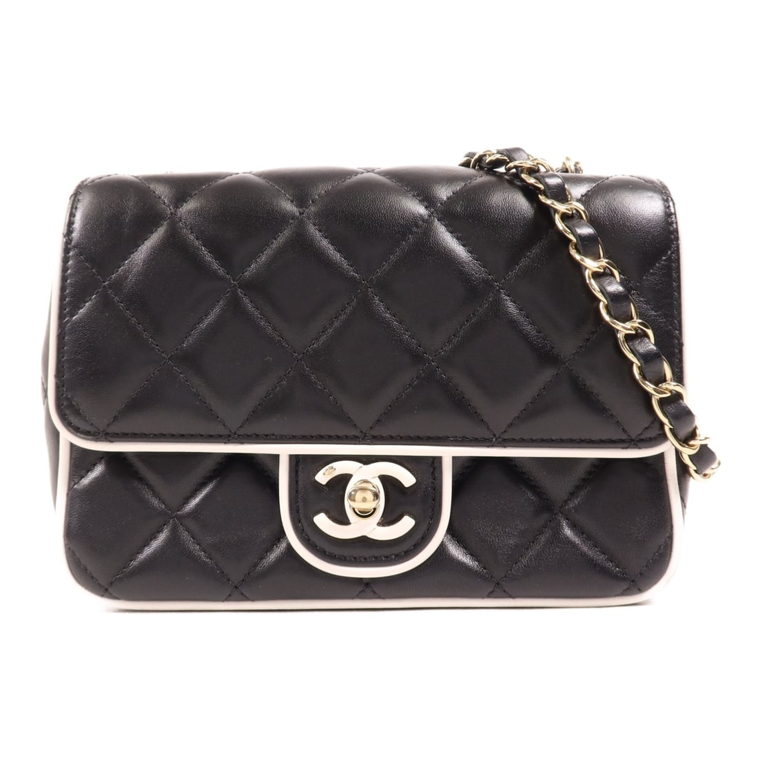 CHANEL CC Chain Shoulder Bag Lambskin Leather Black White GHW: CHANEL CC Chain Shoulder Bag Lambskin Leather Black White GHW Elevate your style with this exquisite CHANEL CC Chain Shoulder Bag, crafted from luxurious lambskin leather in classic black. This chic s