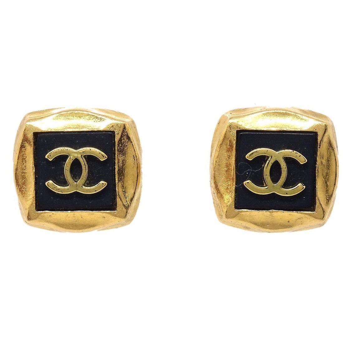 Gold Plated Square Clip-On Earrings Chanel 95A Collection: Gold Plated Square Clip-On Earrings Chanel 95A Collection These Chanel square earrings feature a classic button style with a gold-plated finish. Designed with a clip-on closure, they offer a sophistic
