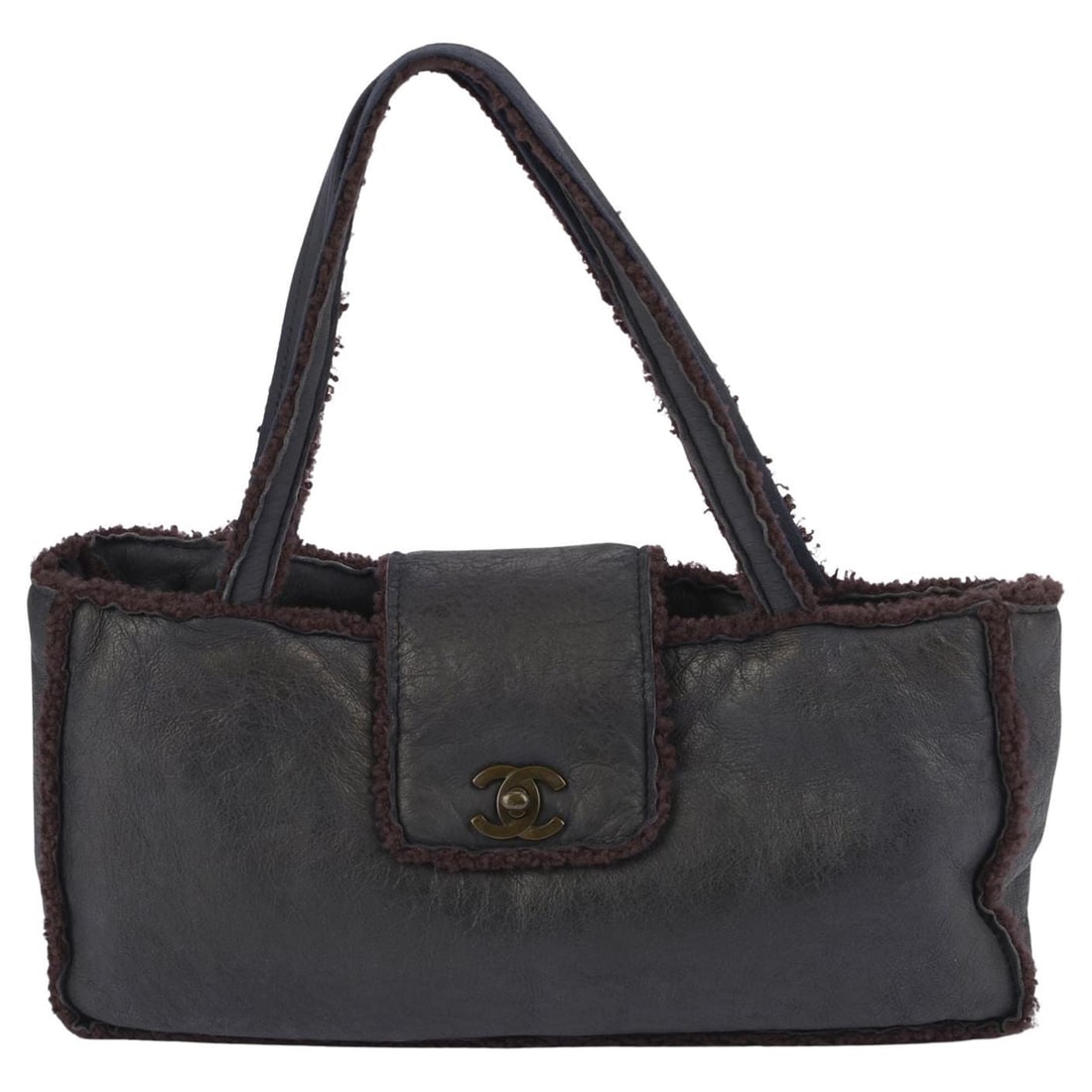 Chanel Turn-Lock Shearling Shoulder Bag Italy Collection 5: Chanel Turn-Lock Shearling Shoulder Bag Italy Collection 5 Introducing the Chanel Shearling Turn-Lock Shoulder Bag, a stunning accessory crafted from luxurious black suede and featuring a contrast she