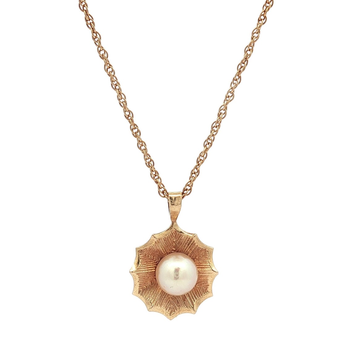 Vintage Yellow Gold 13-14k Pearl Hand Etched Seashell Pendant Necklace 18": Vintage Yellow Gold 13-14k Pearl Hand Etched Seashell Pendant Necklace 18" This exquisite vintage pendant necklace features a beautifully hand-etched seashell web design crafted from solid 13-14k yell