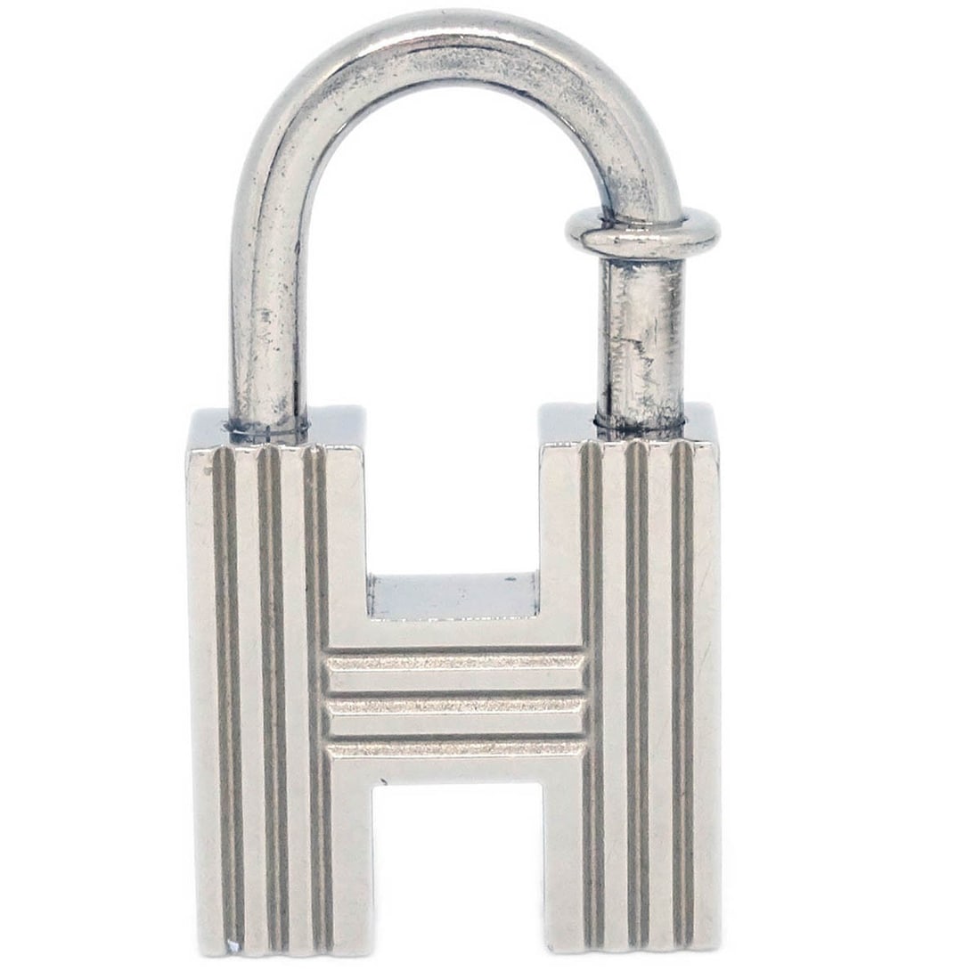 HERMES 2000 Premiers Pas Dans Le Siecle Silver Charm Vintage H Cadena: HERMES 2000 Premiers Pas Dans Le Siecle Silver Charm Vintage H Cadena This exquisite charm from HERMES, known as the 2000 Premiers Pas Dans Le Siecle, features a classic H Cadena design crafted from s