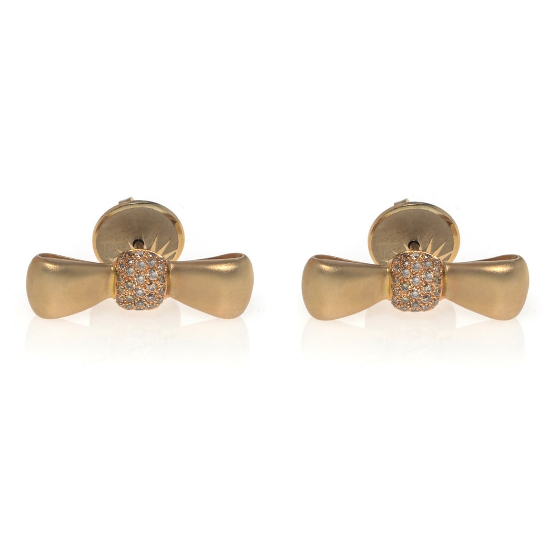 Luca Carati 18K Yellow Gold Bow Stud Earrings with Brown Diamonds 0.37Cttw: Luca Carati 18K Yellow Gold Bow Stud Earrings with Brown Diamonds 0.37Cttw Elevate your accessory collection with these exquisite bow stud earrings by Luca Carati, meticulously crafted in 18K yellow g
