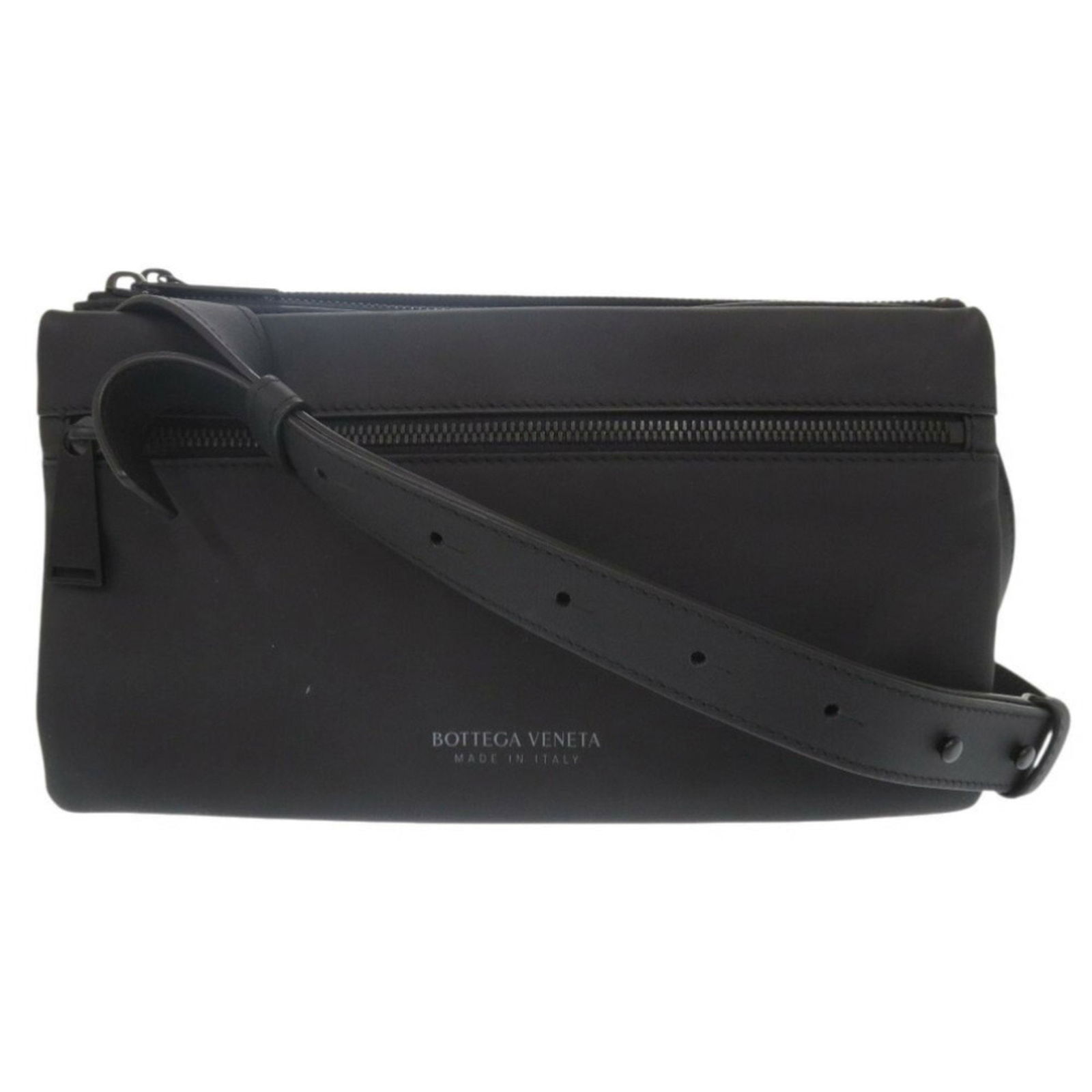 Black Leather Italian Bag by Bottega Veneta: Black Leather Italian Bag by Bottega Veneta This Bottega Veneta bag is crafted from black leather and features a unisex design. It offers a practical size and classic look, with minor signs of use inc