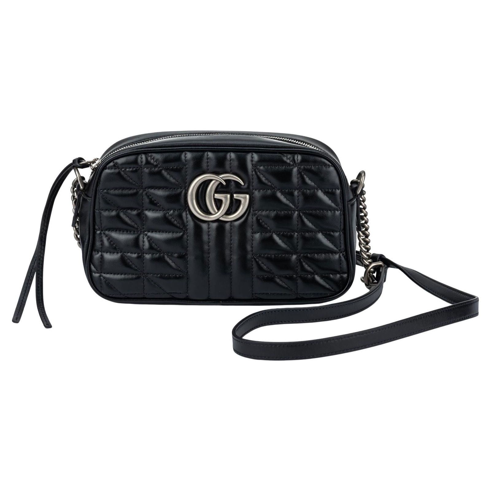 Gucci Black Marmont Quilted Cross Body Bag Italy New: Gucci Black Marmont Quilted Cross Body Bag Italy New Elevate your style with this exquisite Gucci Black Marmont Cross Body Bag. Crafted from premium black leather, this 21st-century piece showcases a