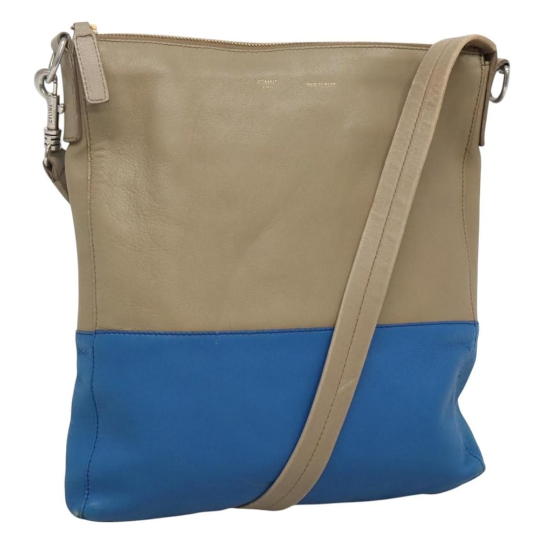 Authentic CELINE Beige Gold Blue Leather Shoulder Bag Made in Italy: Authentic CELINE Beige Gold Blue Leather Shoulder Bag Made in Italy This authentic CELINE shoulder bag showcases a sophisticated blend of beige, gold, and blue leather. Crafted in Italy, it features a