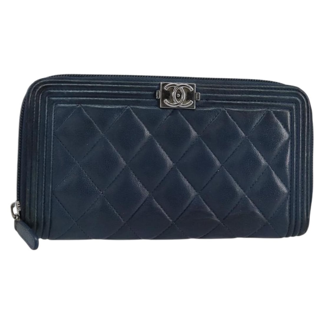 CHANEL Boy Long Wallet Navy Silver Lamb Skin Auth 24125374: CHANEL Boy Long Wallet Navy Silver Lamb Skin Auth 24125374 This CHANEL Boy Chanel Long Wallet is crafted from luxurious lamb skin in a sophisticated navy and silver color combination. Designed for ele