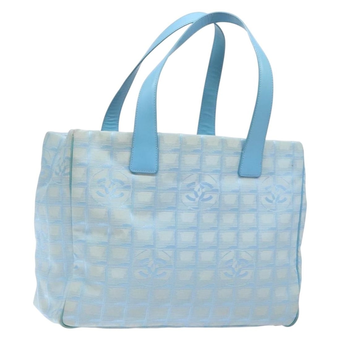 CHANEL New Travel Line Light Blue Silver Tote Bag Nylon Auth 141526: CHANEL New Travel Line Light Blue Silver Tote Bag Nylon Auth 141526 Introducing the CHANEL New Travel Line Tote Bag, a stylish accessory designed for both practicality and elegance. This tote bag is c