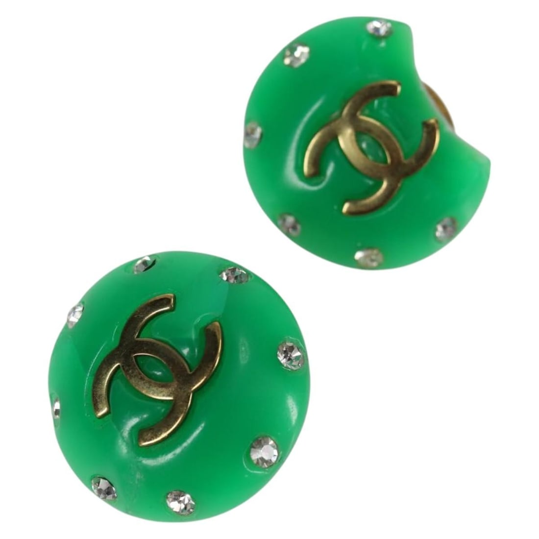 CHANEL Gold Tone Green Clip-on Earrings Authenticity Included: CHANEL Gold Tone Green Clip-on Earrings Authenticity Included Elevate your accessory collection with these elegant CHANEL clip-on earrings, featuring a stunning gold tone complemented by green accents