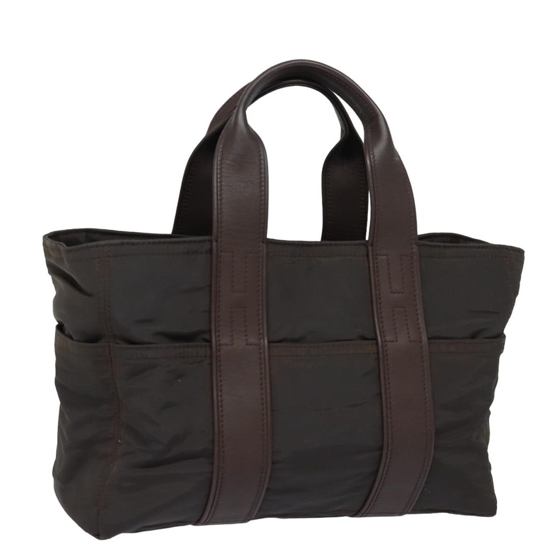 HERMES Acape Luco PM Brown Nylon Hand Bag Made in France: HERMES Acape Luco PM Brown Nylon Hand Bag Made in France Discover the elegance and practicality of the HERMES Acape Luco PM Hand Bag, crafted from durable nylon in a rich brown hue. This stylish hand