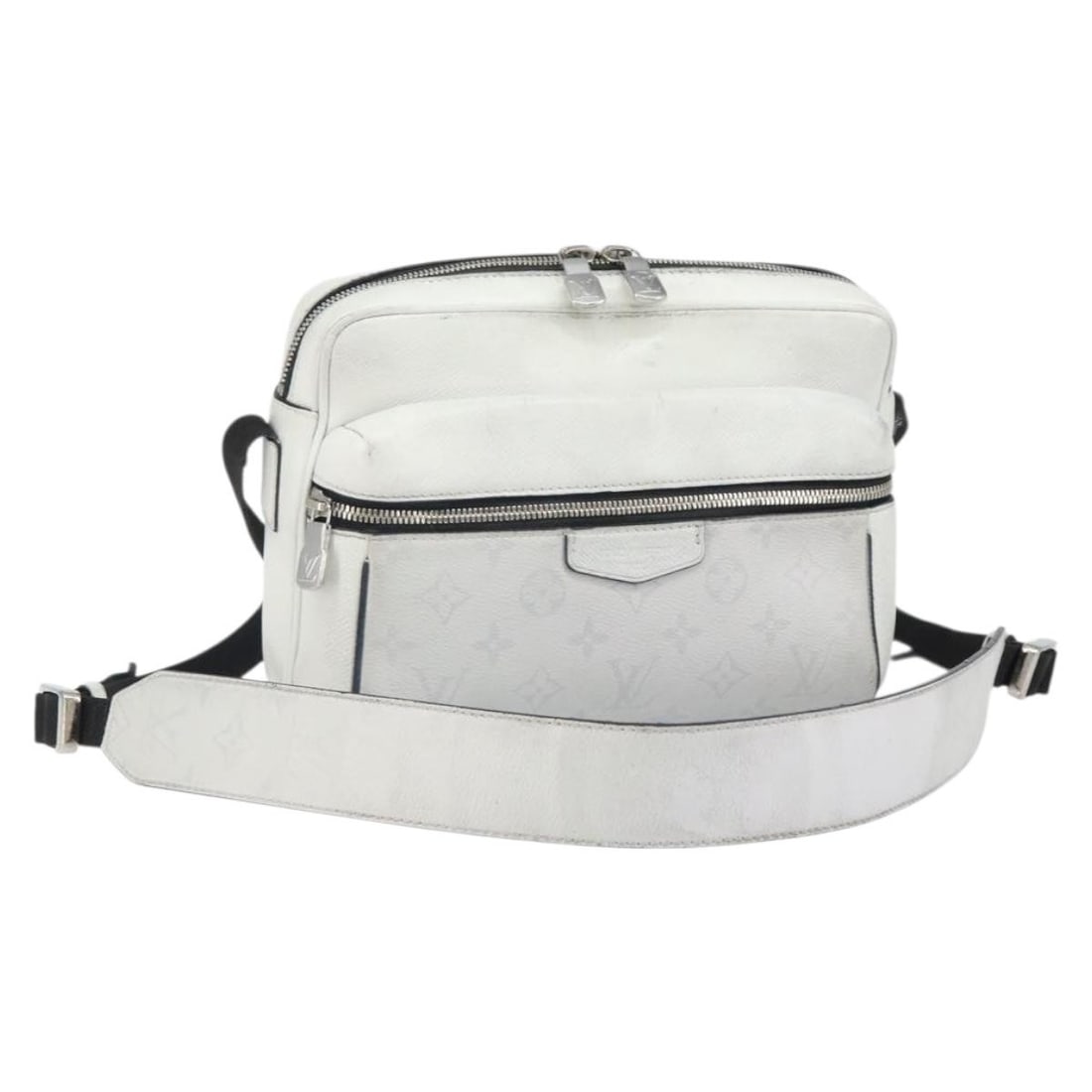 White Outdoor Messenger Shoulder Bag Louis Vuitton Taiga Lama M30243: White Outdoor Messenger Shoulder Bag Louis Vuitton Taiga Lama M30243 This is a Louis Vuitton Taiga Lama Monogram Outdoor Messenger Bag in white, crafted from Taiga leather. The bag is a shoulder style