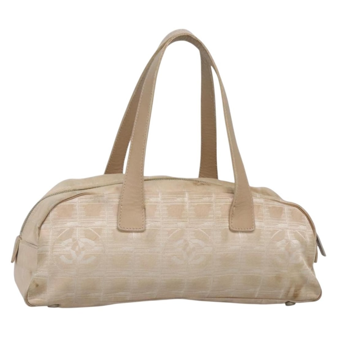 CHANEL New Travel Line Beige Silver Nylon Hand Bag Italy Auth: CHANEL New Travel Line Beige Silver Nylon Hand Bag Italy Auth Elevate your accessory collection with this authentic CHANEL New Travel Line Hand Bag, crafted in Italy. This stylish bag is made from dur