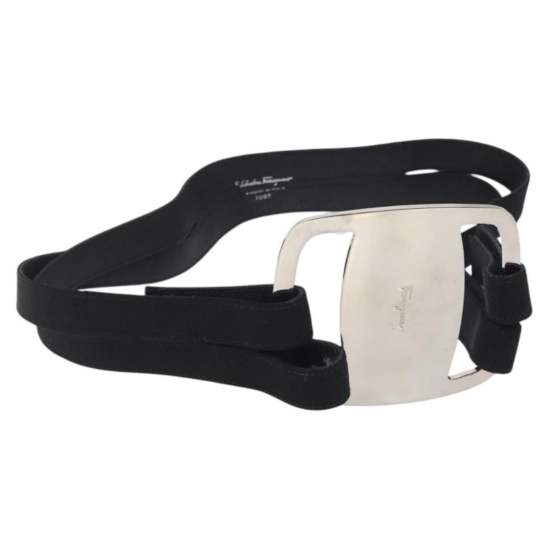 Salvatore Ferragamo Vala Black Canvas Belt 28.7in Made in Italy: Salvatore Ferragamo Vala Black Canvas Belt 28.7in Made in Italy Experience luxury with the Salvatore Ferragamo Vala Belt, crafted in Italy. This stylish belt features a sleek black canvas exterior, en