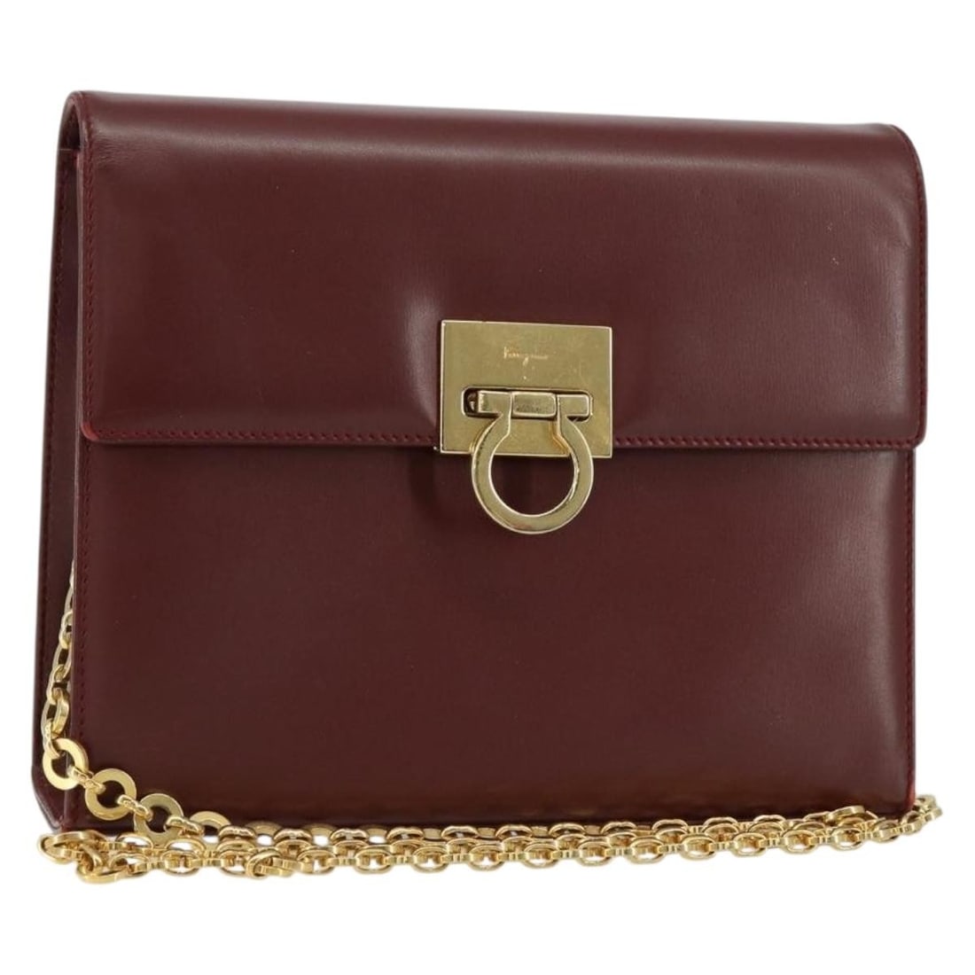 Salvatore Ferragamo Gancini Chain Shoulder Bag Leather Bordeaux Gold Authentic: Salvatore Ferragamo Gancini Chain Shoulder Bag Leather Bordeaux Gold Authentic This Salvatore Ferragamo Gancini Chain Shoulder Bag showcases a sophisticated blend of style and luxury. Crafted in Italy