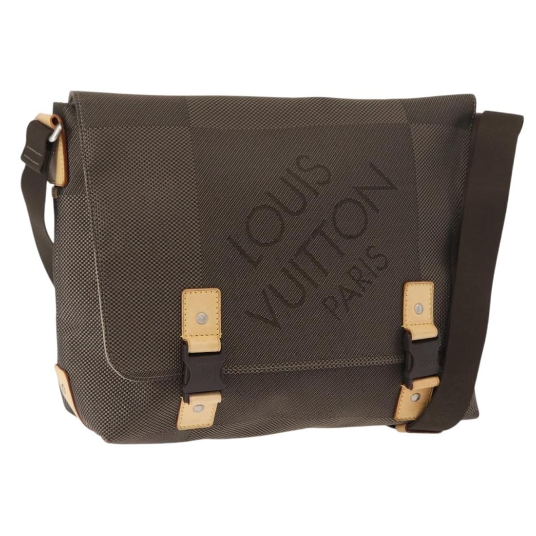 Damier Geant Canvas Roux Shoulder Bag by Louis Vuitton M93077: Damier Geant Canvas Roux Shoulder Bag by Louis Vuitton M93077 This is a Louis Vuitton Damier Geant Roux shoulder bag in the Tail color, crafted from Damier Geant canvas. The bag features a spacious in