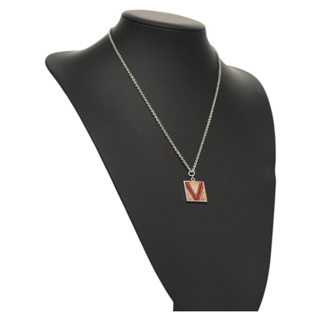 Louis Vuitton Red Silver Metal Necklace Authenticated France: Louis Vuitton Red Silver Metal Necklace Authenticated France Elevate your accessory game with this stunning LOUIS VUITTON necklace, crafted in France. This statement piece features a striking combinat