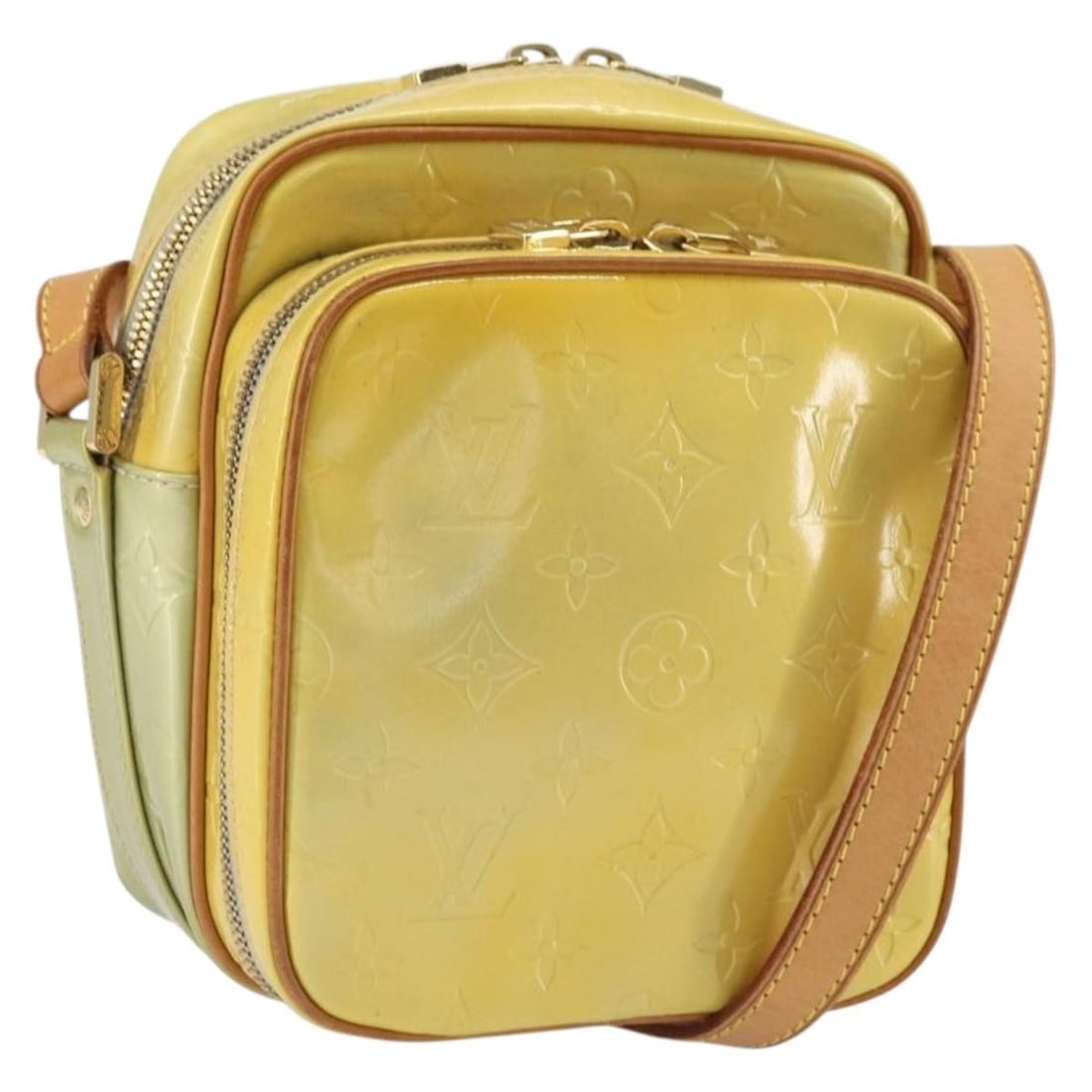 Louis Vuitton Vernis Wooster Gris Patent Leather Shoulder Bag M91036: Louis Vuitton Vernis Wooster Gris Patent Leather Shoulder Bag M91036 This Louis Vuitton Monogram Vernis Wooster shoulder bag features glossy patent leather in a Gris (gray) color. The bag is made in F