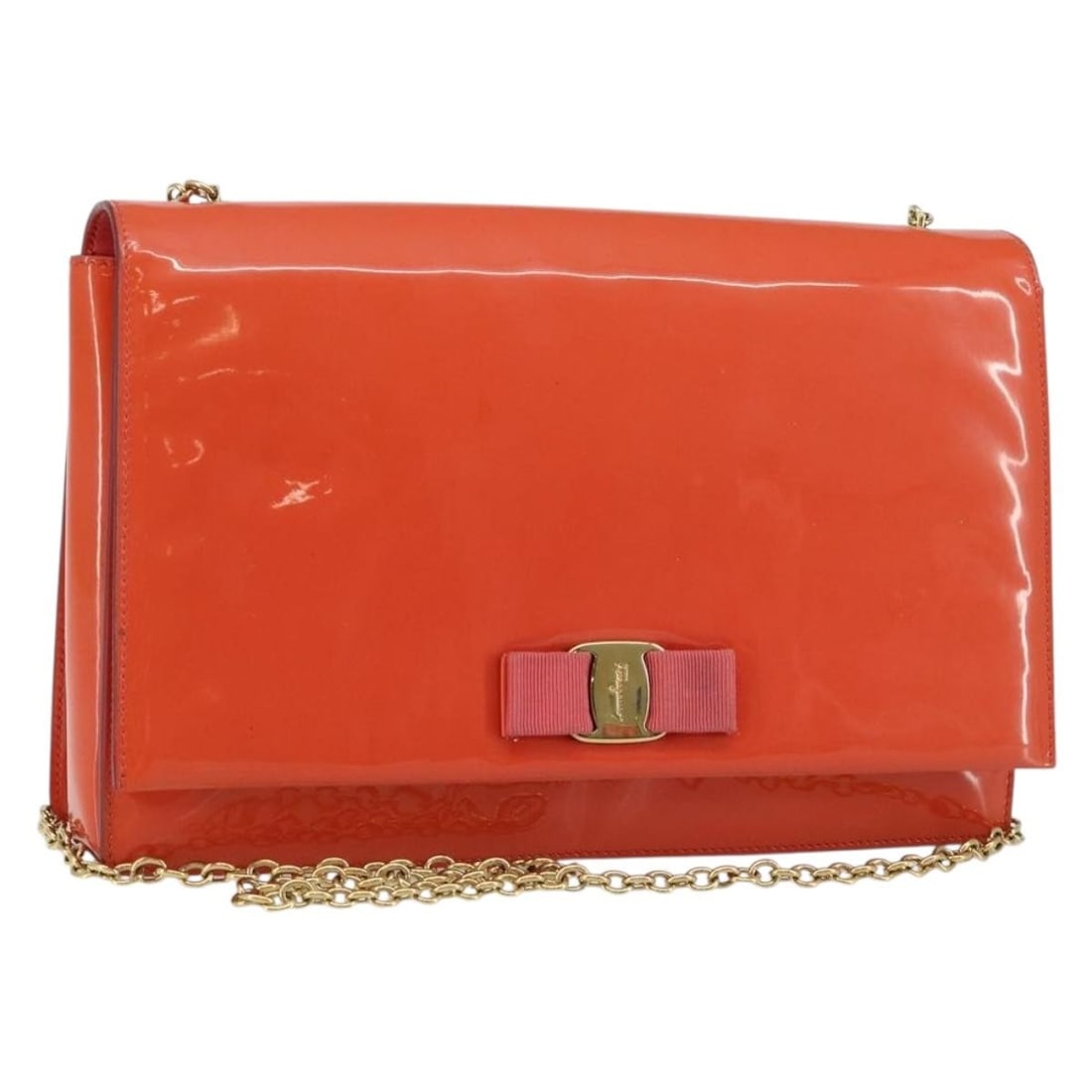 Salvatore Ferragamo Chain Vala Orange Gold Enamel Shoulder Bag Auth BA6593: Salvatore Ferragamo Chain Vala Orange Gold Enamel Shoulder Bag Auth BA6593 This stunning Salvatore Ferragamo Chain Vala Shoulder Bag showcases a striking orange enamel exterior accented with gold deta