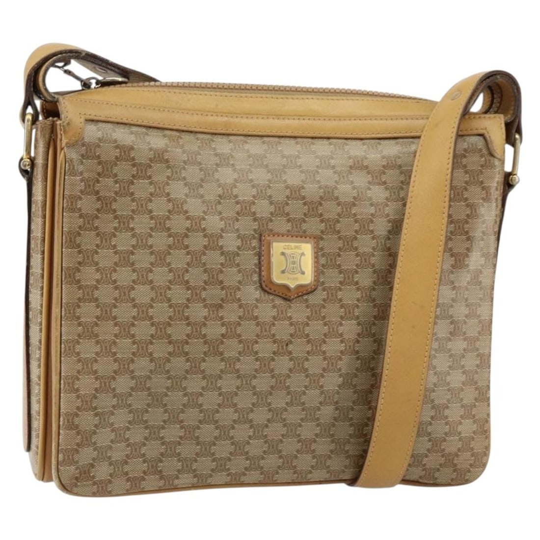 CELINE Macadam Beige Gold PVC Shoulder Bag Italy Auth 149632: CELINE Macadam Beige Gold PVC Shoulder Bag Italy Auth 149632 This CELINE Macadam Canvas Shoulder Bag is a stylish accessory crafted from durable PVC leather, featuring a chic beige and gold color sche