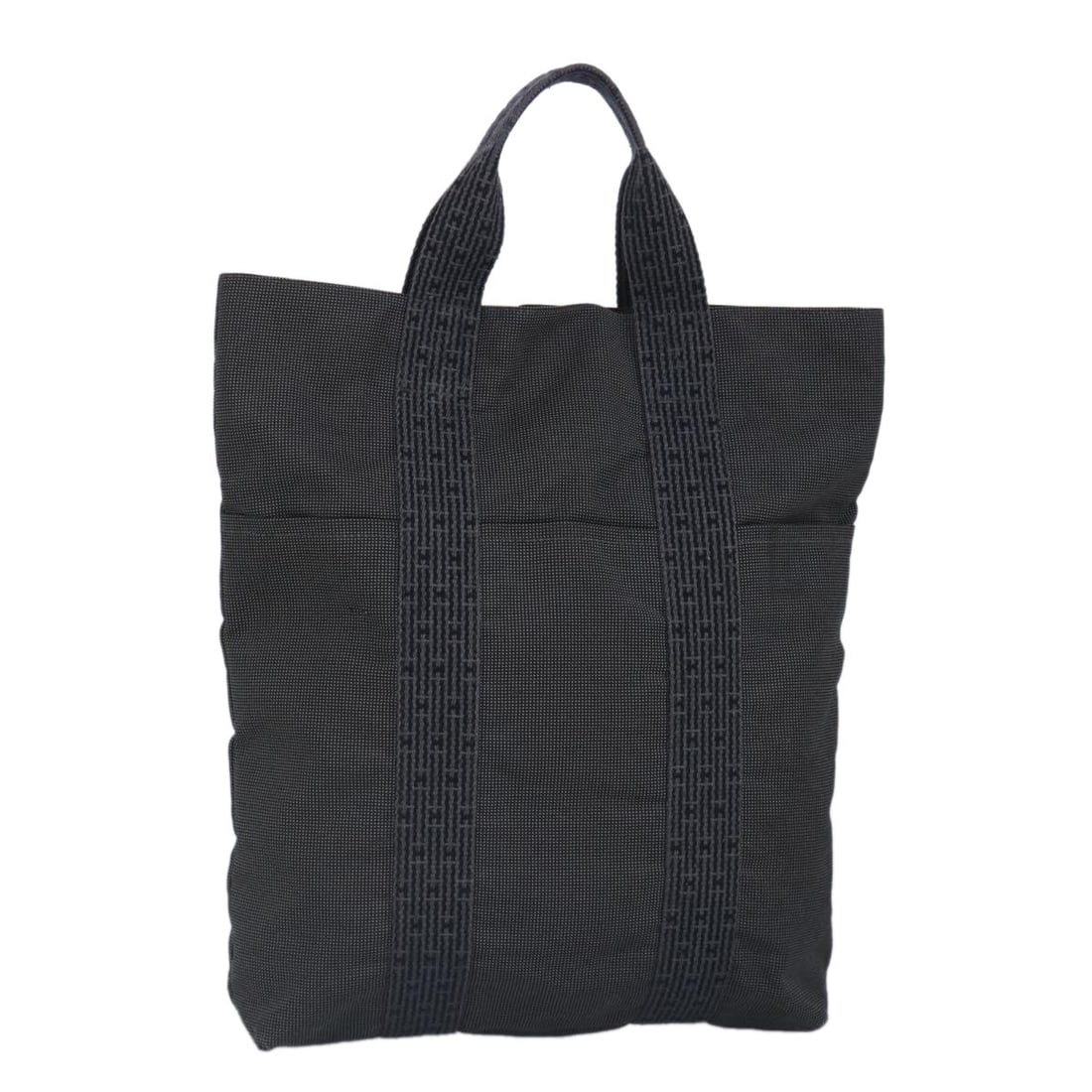 HERMES Her Line Cabas Tote Bag Gray Silver Nylon Made in France: HERMES Her Line Cabas Tote Bag Gray Silver Nylon Made in France This authentic HERMES Her Line Cabas Tote Bag is a stylish accessory, crafted from durable nylon in a sophisticated gray and silver colo