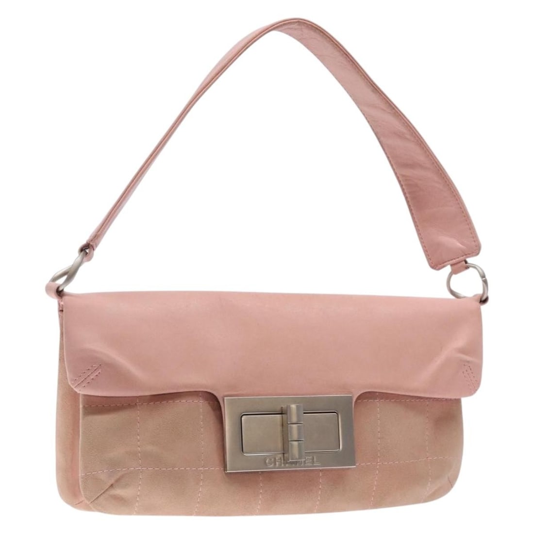 CHANEL Choco Bar Pink Suede Shoulder Bag Silver Accents Auth 132385: CHANEL Choco Bar Pink Suede Shoulder Bag Silver Accents Auth 132385 Elevate your style with this authentic CHANEL Choco Bar Shoulder Bag, crafted in luxurious pink suede with elegant silver accents. D