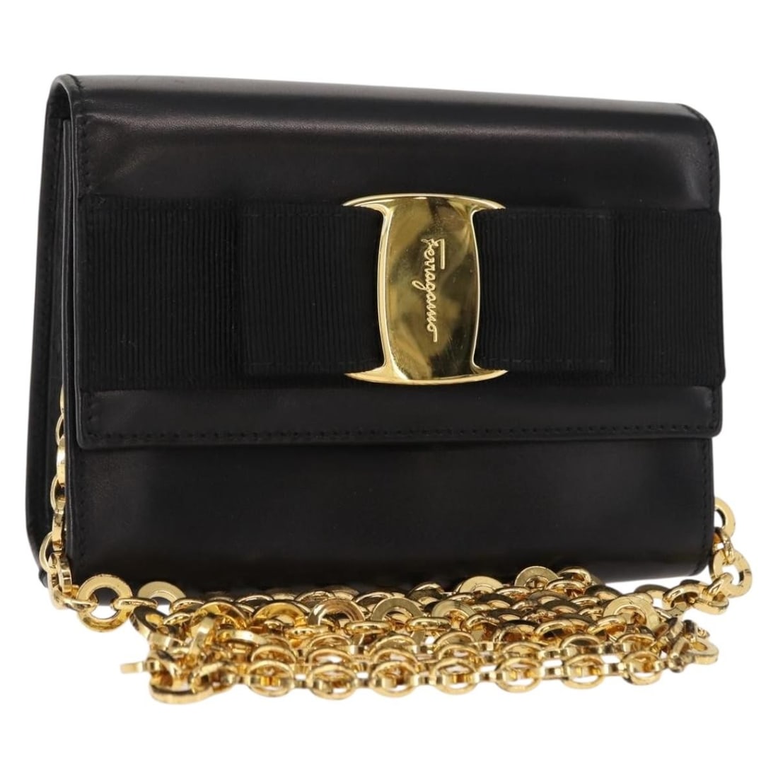 Salvatore Ferragamo Black Gold Leather Chain Vala Shoulder Bag Auth 147890: Salvatore Ferragamo Black Gold Leather Chain Vala Shoulder Bag Auth 147890 This Salvatore Ferragamo Chain Vala Shoulder Bag is a stylish accessory crafted in Italy from high-quality leather. The exter