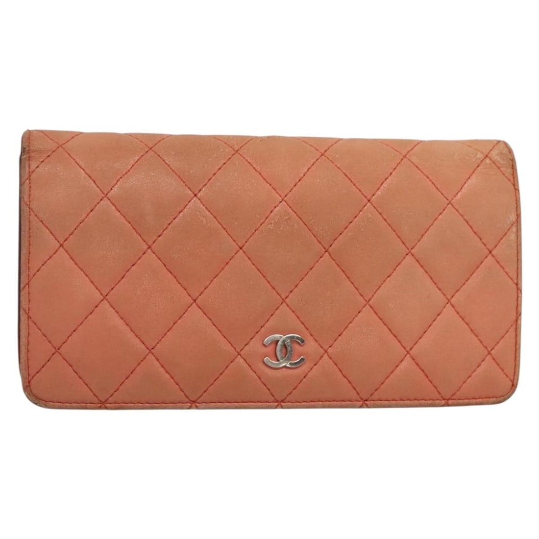 CHANEL Matelasse Long Wallet Orange Lambskin Silver CC Auth France: CHANEL Matelasse Long Wallet Orange Lambskin Silver CC Auth France This CHANEL Matelasse Long Wallet is a stylish accessory crafted from luxurious lamb skin in a vibrant orange color complemented by s