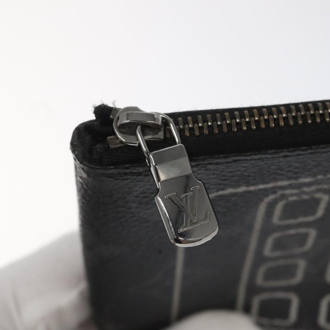 LOUIS VUITTON Monogram Eclipse iPhone Case M64433 Auth Spain - 10