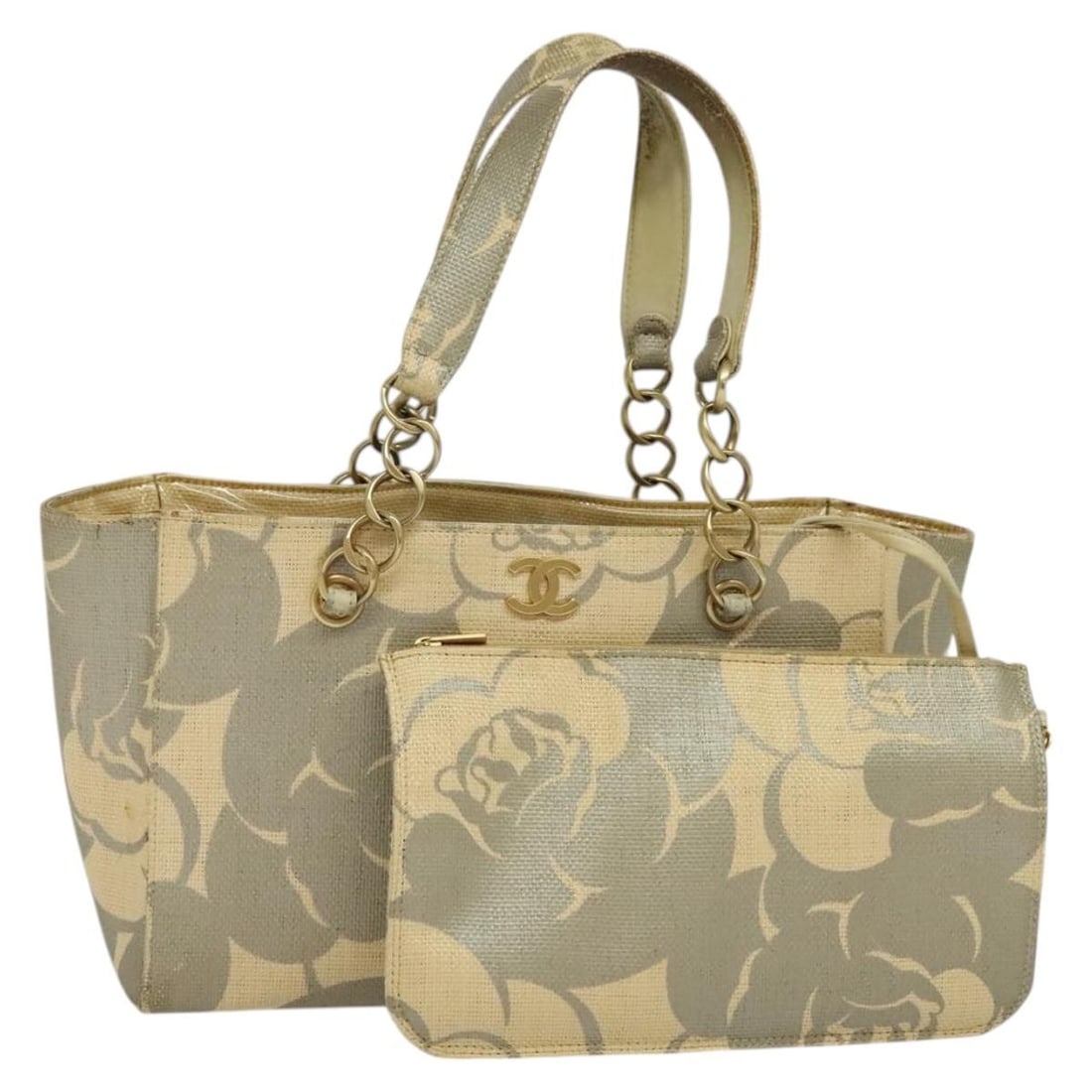 CHANEL Beige Leather Chain Tote Bag Italy Auth 8896152: CHANEL Beige Leather Chain Tote Bag Italy Auth 8896152 This CHANEL Chain Tote Bag showcases a stylish and timeless design crafted from premium leather in a sophisticated beige hue. Measuring approxima