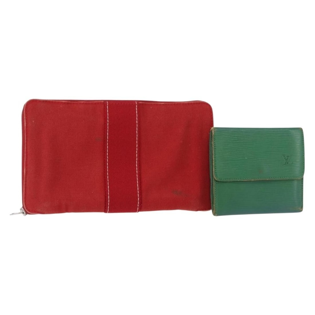 LOUIS VUITTON Epi Canvas Wallet Set Red Green Authentic: LOUIS VUITTON Epi Canvas Wallet Set Red Green Authentic This authentic LOUIS VUITTON wallet set features a stylish combination of red and green canvas material. Designed for functionality, it showcase