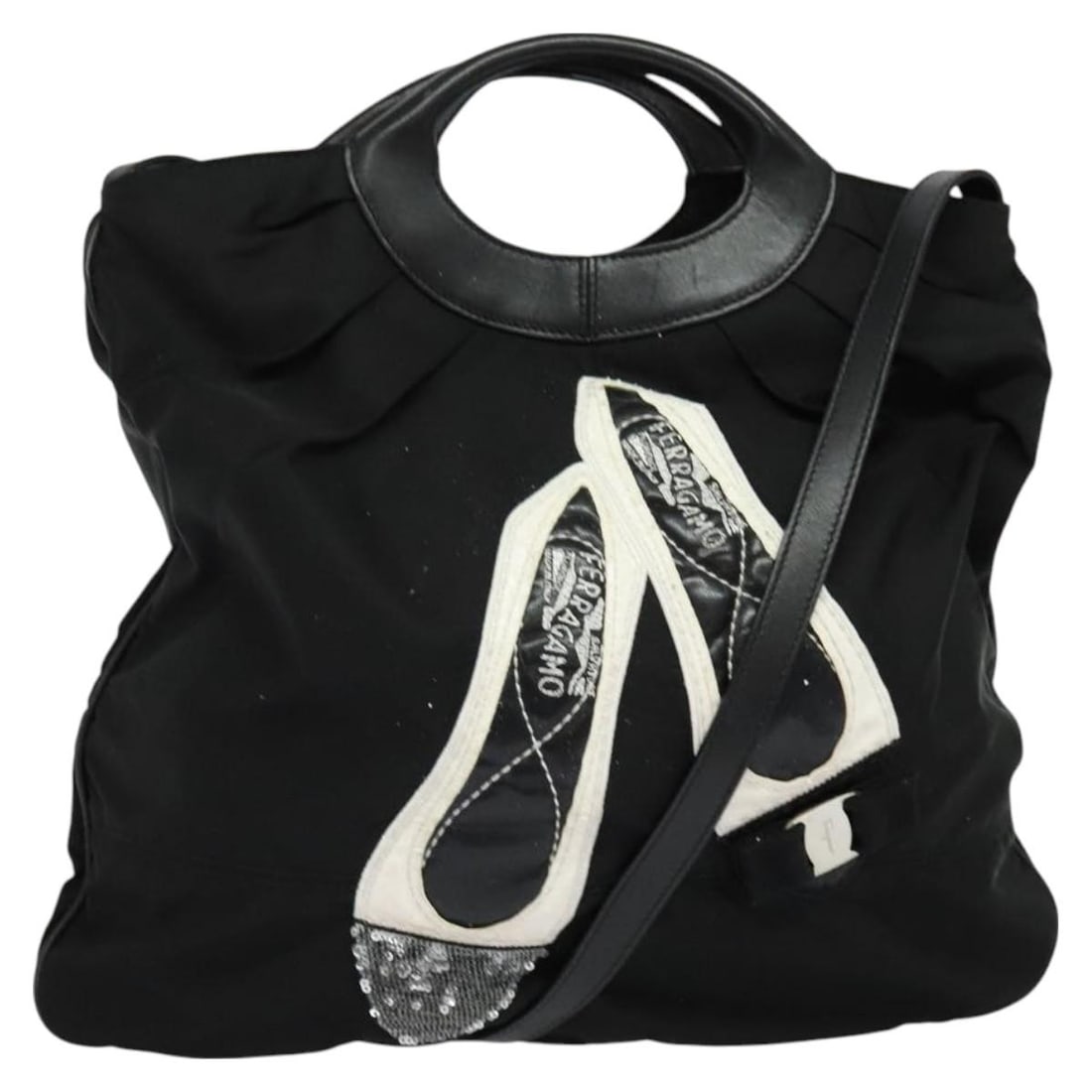 Salvatore Ferragamo Black Nylon Shoulder Bag 2Way Made in Italy Authentic: Salvatore Ferragamo Black Nylon Shoulder Bag 2Way Made in Italy Authentic This authentic Salvatore Ferragamo shoulder bag combines style and functionality with its durable nylon construction in a slee