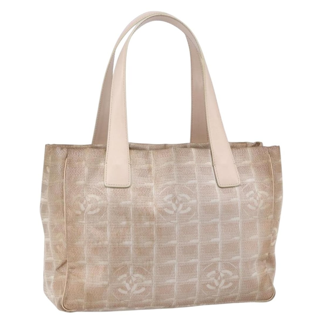 CHANEL Pink Nylon Travel Tote Bag Italy Auth BA7298: CHANEL Pink Nylon Travel Tote Bag Italy Auth BA7298 Experience the elegance of CHANEL with this New Travel Line Tote Bag crafted from durable nylon in a charming pink hue. This tote is not only stylis