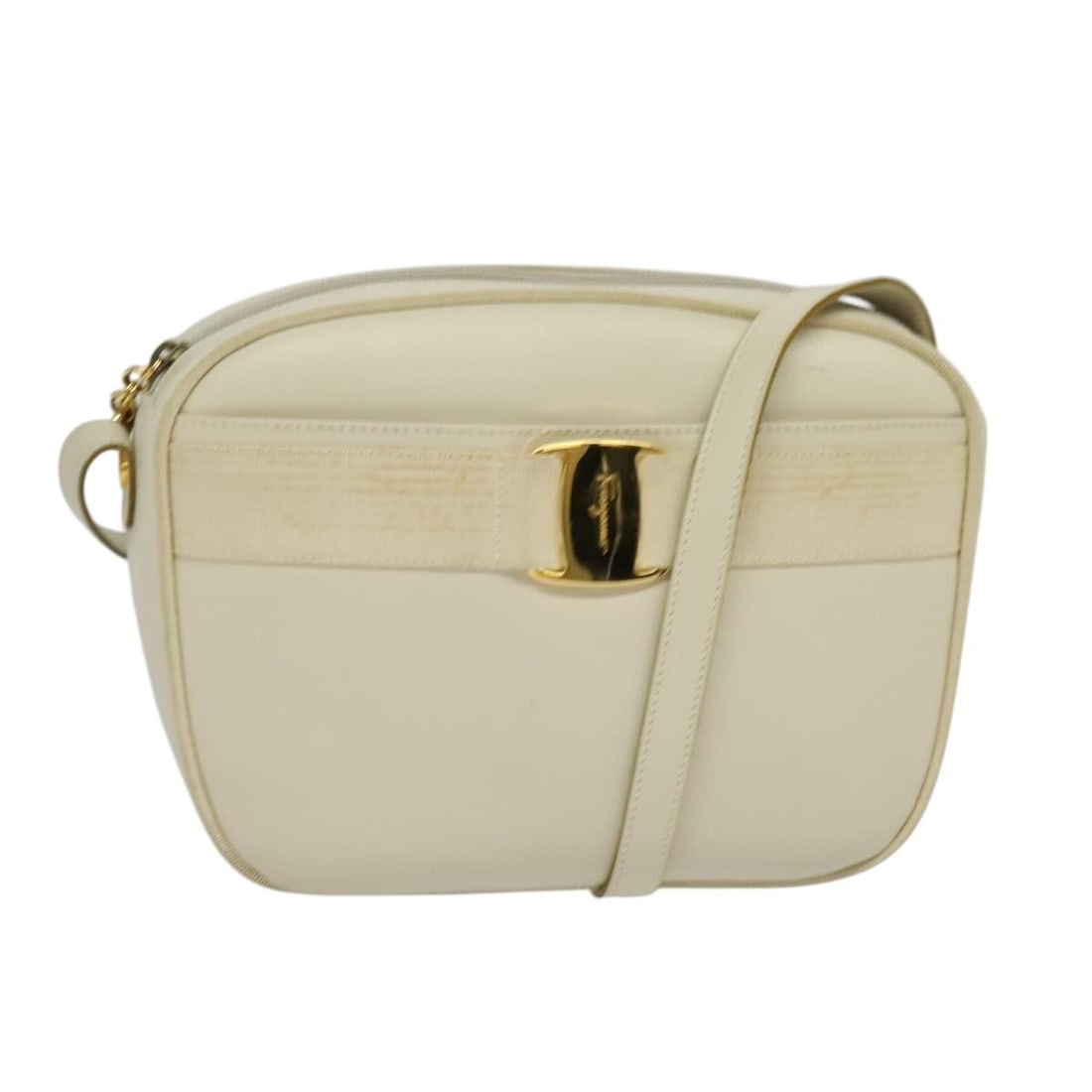 Salvatore Ferragamo Vala Leather Shoulder Bag White Gold Italy: Salvatore Ferragamo Vala Leather Shoulder Bag White Gold Italy Presenting the Salvatore Ferragamo Vala Shoulder Bag, an elegant accessory crafted from high-quality leather. This stylish shoulder bag f