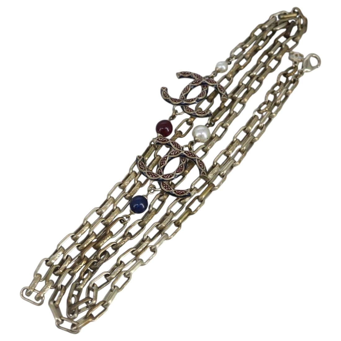 CHANEL Gold Tone Metal Necklace Made in Italy Authentic: CHANEL Gold Tone Metal Necklace Made in Italy Authentic This exquisite CHANEL necklace features a luxurious gold tone metal construction, showcasing the brand's iconic CC logo. Perfect for adding a to