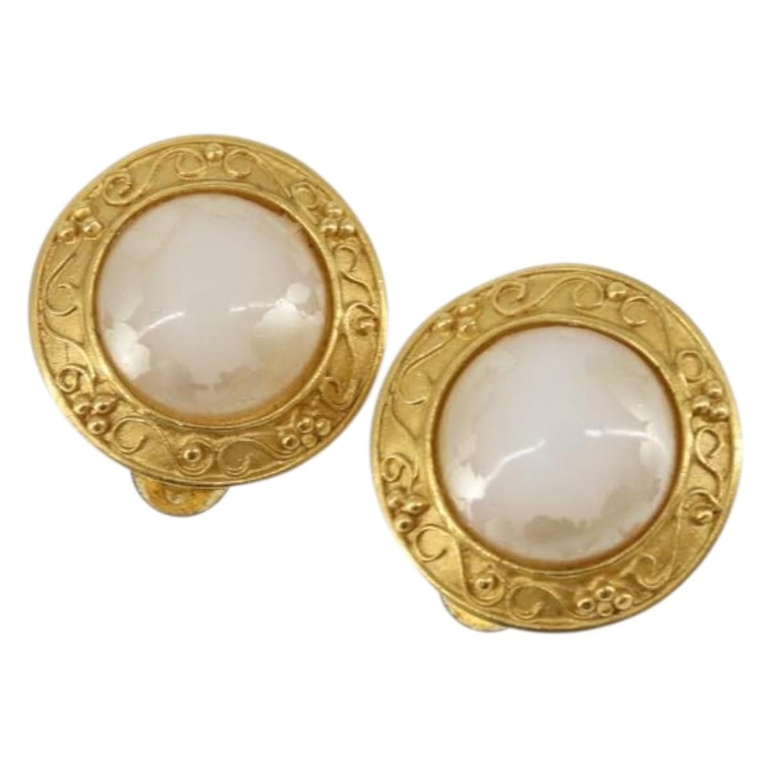 CHANEL Gold Metal CC Logo Earrings Made in France: CHANEL Gold Metal CC Logo Earrings Made in France Presenting a stunning pair of Chanel earrings, crafted in France. These eye-catching earrings feature a classic gold metal finish, showcasing the icon