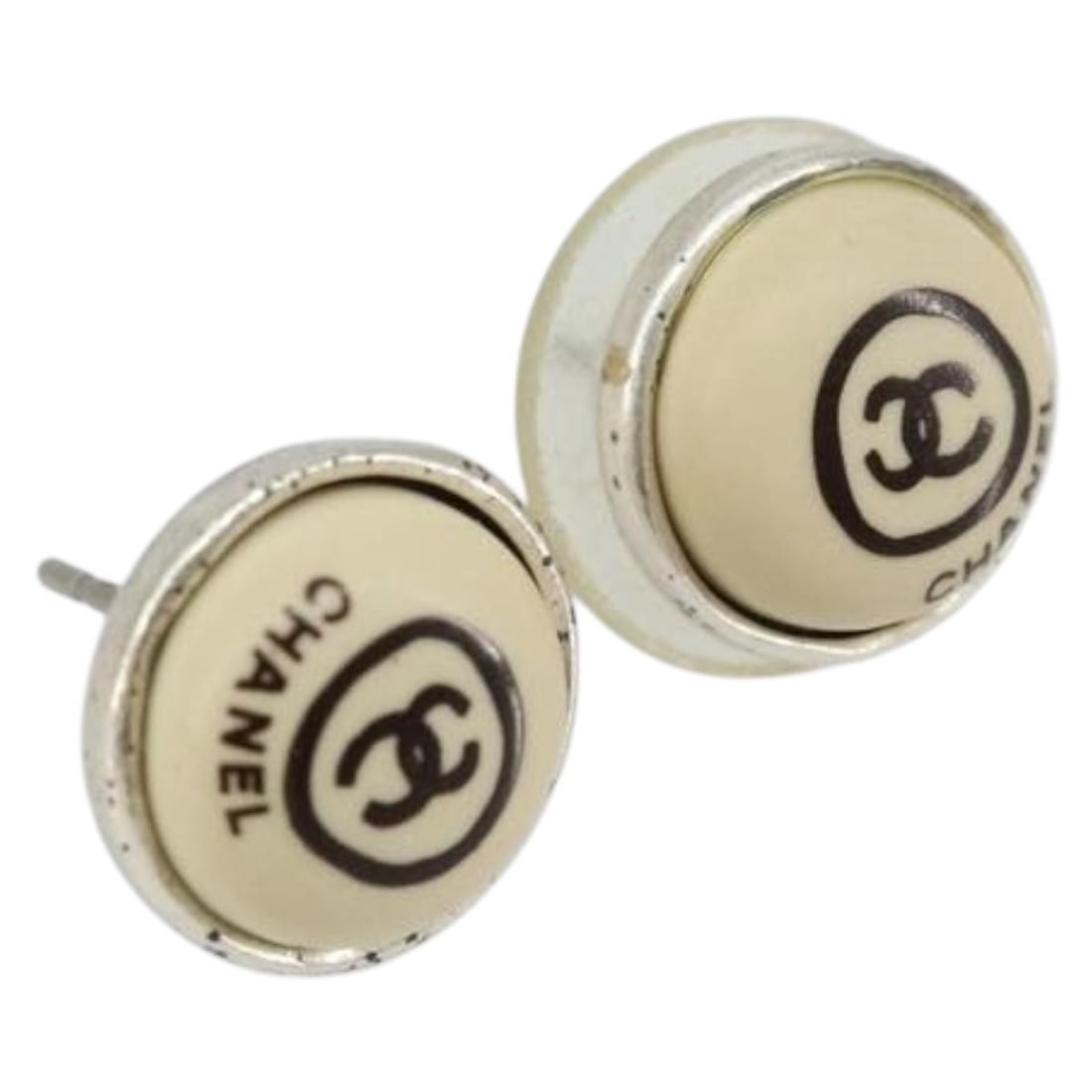 CHANEL White Metal CC Earrings Auth SW1816 France: CHANEL White Metal CC Earrings Auth SW1816 France Elevate your accessory collection with these authentic CHANEL metal earrings in a classic white color. Crafted in France, these earrings showcase a ti