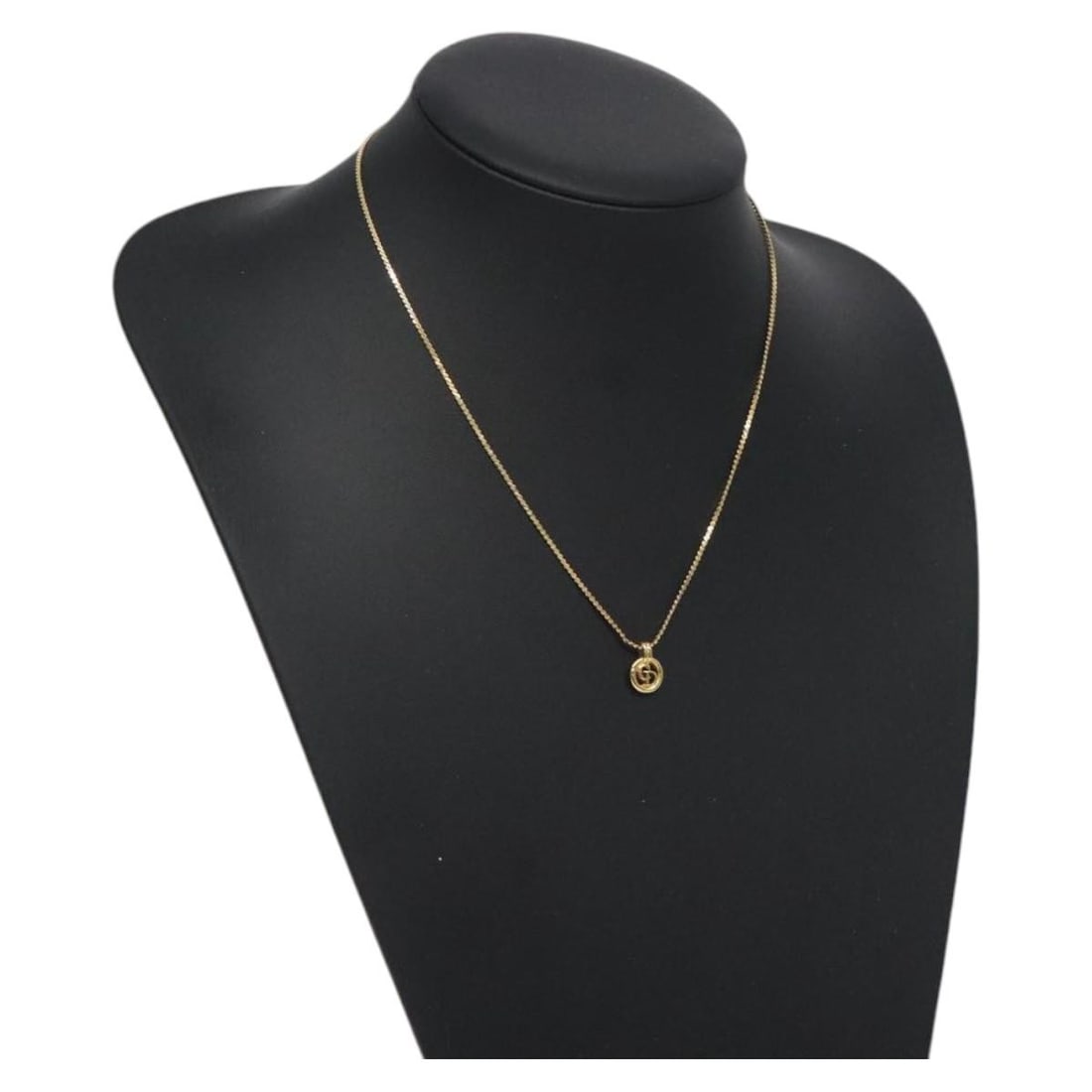 Christian Dior Gold Tone Necklace Authentic 125870: Christian Dior Gold Tone Necklace Authentic 125870 This stunning Christian Dior necklace showcases a classic design with a gold tone metal finish, perfect for adding a touch of elegance to any outfit.