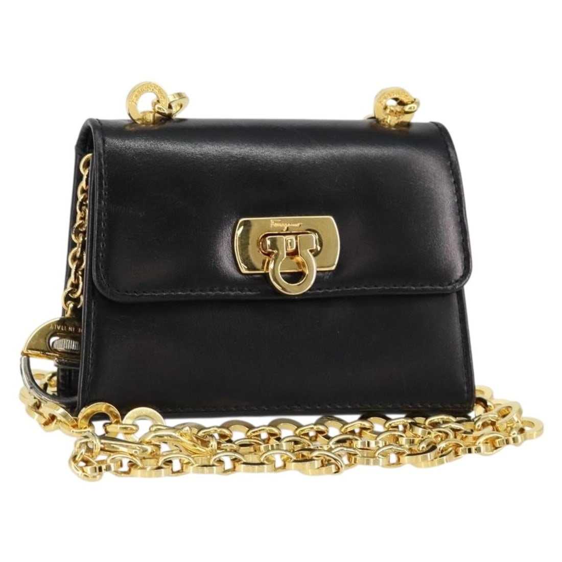 Salvatore Ferragamo Black Gold Leather Gancini Shoulder Bag Auth: Salvatore Ferragamo Black Gold Leather Gancini Shoulder Bag Auth This stylish Salvatore Ferragamo Chain Gancini Shoulder Bag is crafted from high-quality leather in a striking black and gold color com