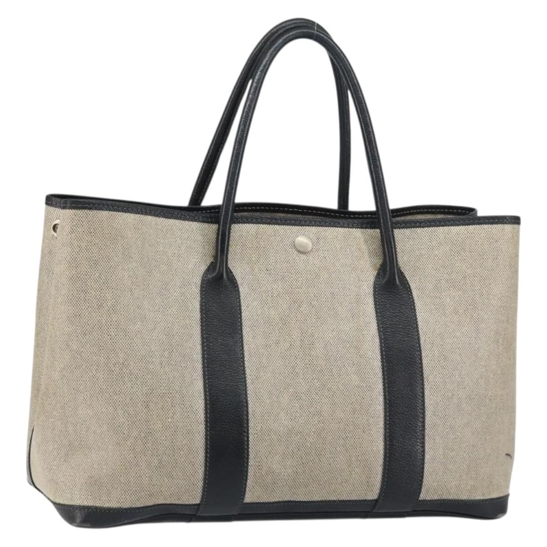 HERMES Garden Party PM Hand Bag Coated Canvas White Navy Silver: HERMES Garden Party PM Hand Bag Coated Canvas White Navy Silver This HERMES Garden Party PM Bag showcases a stylish combination of white, navy, and silver in a sleek design. Crafted from coated canvas