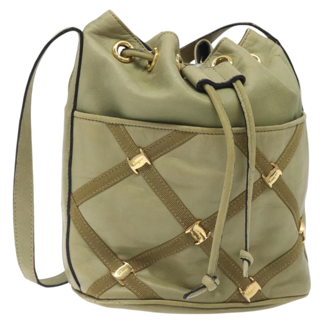 Salvatore Ferragamo Green Gold Leather Shoulder Bag Auth BC211127: Salvatore Ferragamo Green Gold Leather Shoulder Bag Auth BC211127 This Salvatore Ferragamo shoulder bag is a stylish accessory crafted from luxurious leather in an elegant green and gold color combina