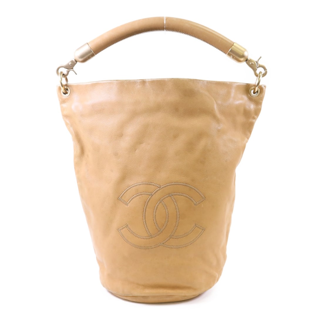 Beige Lambskin CHANEL Handbag with CC Logo and Gold Tone Hardware: Beige Lambskin CHANEL Handbag with CC Logo and Gold Tone Hardware This CHANEL handbag features luxurious beige lambskin leather with a classic CC design. Made in France, it offers a stylish and timele