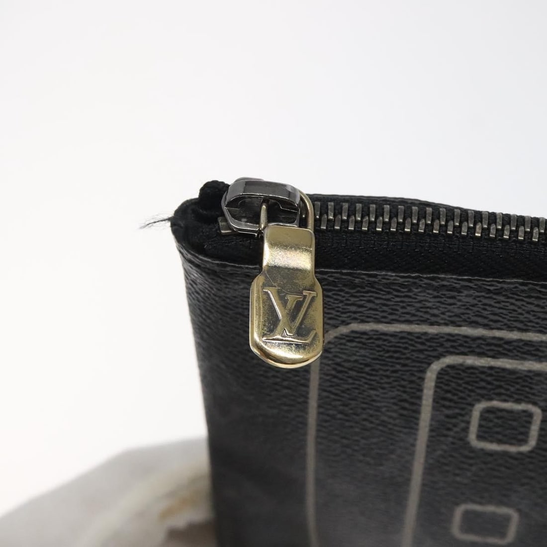 Louis Vuitton Monogram Eclipse iPhone Case M64449 Authenticated - 10