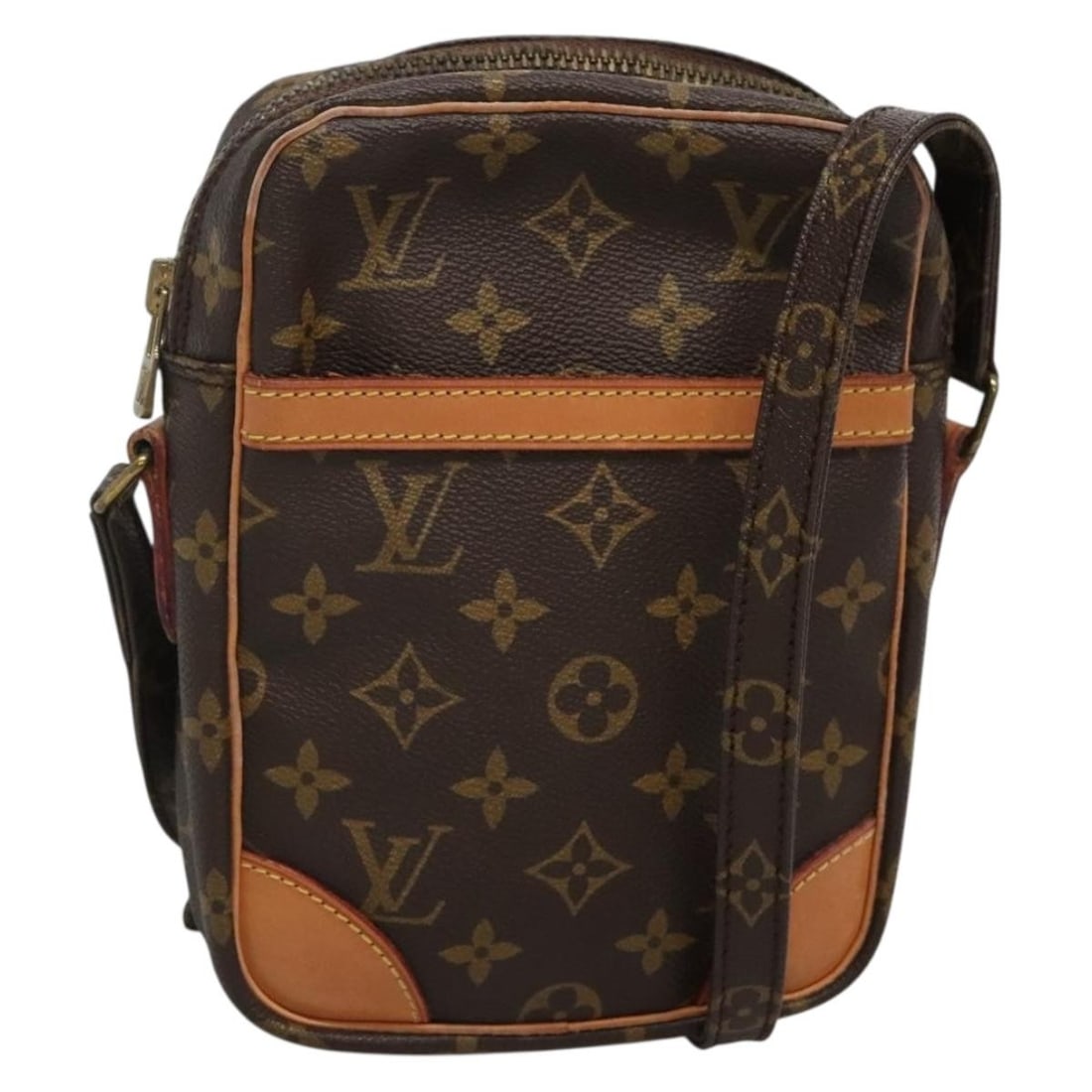LOUIS VUITTON Monogram Danube Shoulder Bag M45266 Authentic: LOUIS VUITTON Monogram Danube Shoulder Bag M45266 Authentic Introducing the LOUIS VUITTON Monogram Danube Shoulder Bag, a stylish accessory crafted from iconic Monogram Canvas. This shoulder bag featu