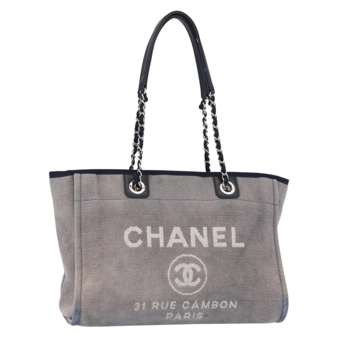 CHANEL Deauville Chain Tote Bag Navy Silver Canvas Italy Auth: CHANEL Deauville Chain Tote Bag Navy Silver Canvas Italy Auth This CHANEL Deauville line Chain Tote Bag is a stylish and functional accessory crafted in Italy. The exterior is made of durable navy can