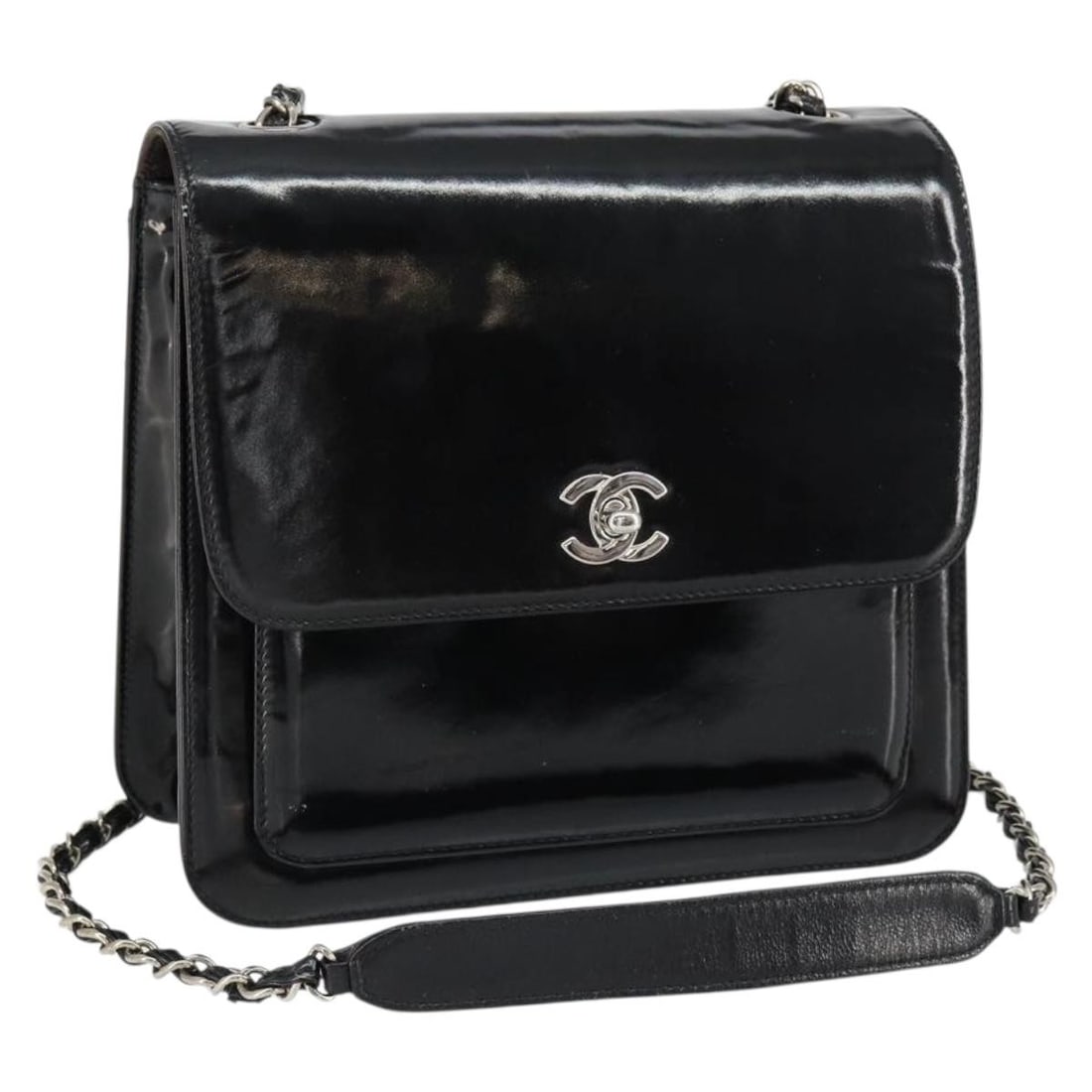 CHANEL Black Patent Leather Flap Shoulder Bag Silver CC Auth: CHANEL Black Patent Leather Flap Shoulder Bag Silver CC Auth This CHANEL Flap Chain Shoulder Bag is a stylish accessory that combines elegance with functionality. Crafted from luxurious patent leather