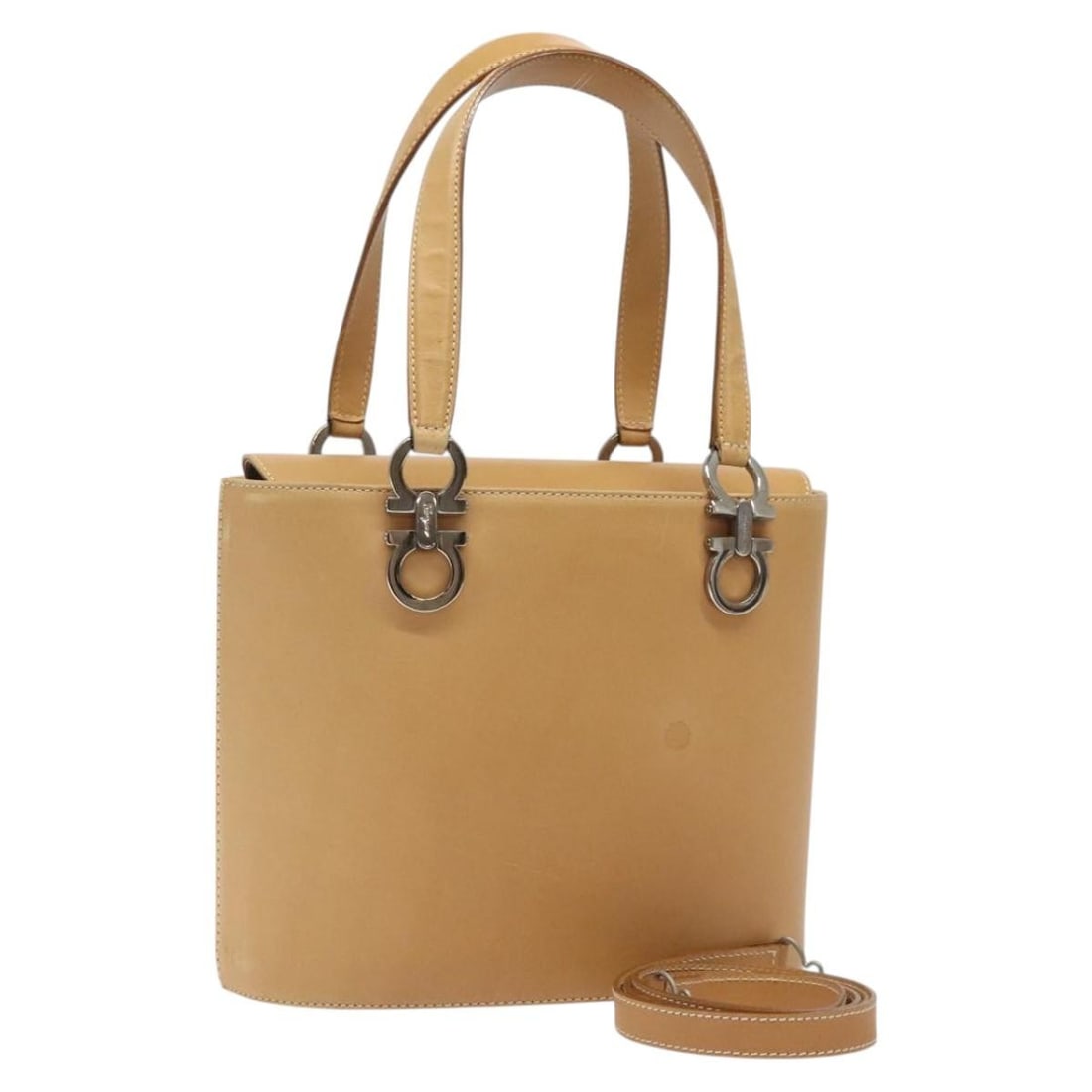 Salvatore Ferragamo Gancini Leather Hand Bag Beige Silver Auth Italy: Salvatore Ferragamo Gancini Leather Hand Bag Beige Silver Auth Italy This Salvatore Ferragamo Gancini Hand Bag is a stylish and practical accessory crafted from high-quality leather. The elegant beige
