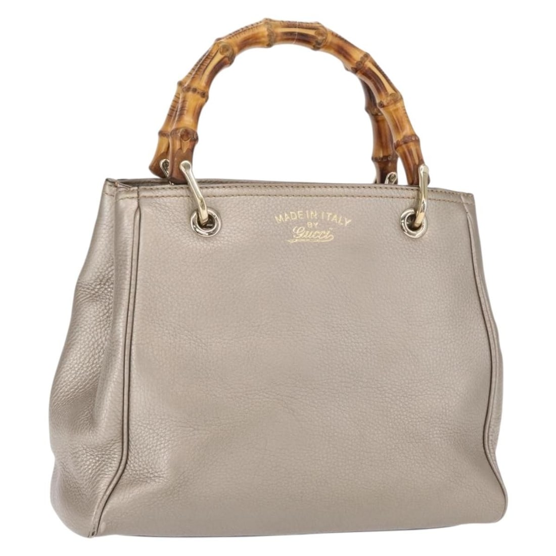 Gucci Bamboo Leather Handbag in Silver and Gold Model 336032: Gucci Bamboo Leather Handbag in Silver and Gold Model 336032 This GUCCI Bamboo handbag is crafted from leather and features a silver and gold color combination. It offers both shoulder and handle carr