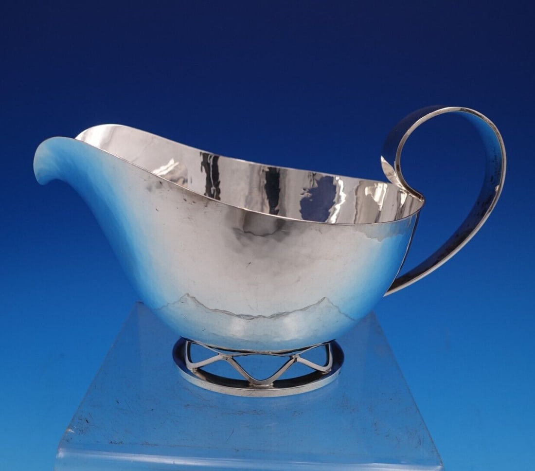 Allan Adler Mid-Century Sterling Silver Gravy Boat 9.3 ozt: Allan Adler Mid-Century Sterling Silver Gravy Boat 9.3 ozt This exquisite mid-century modern gravy boat by Allan Adler is crafted from high-quality sterling silver (.925). Measuring 4 1/4" in height a