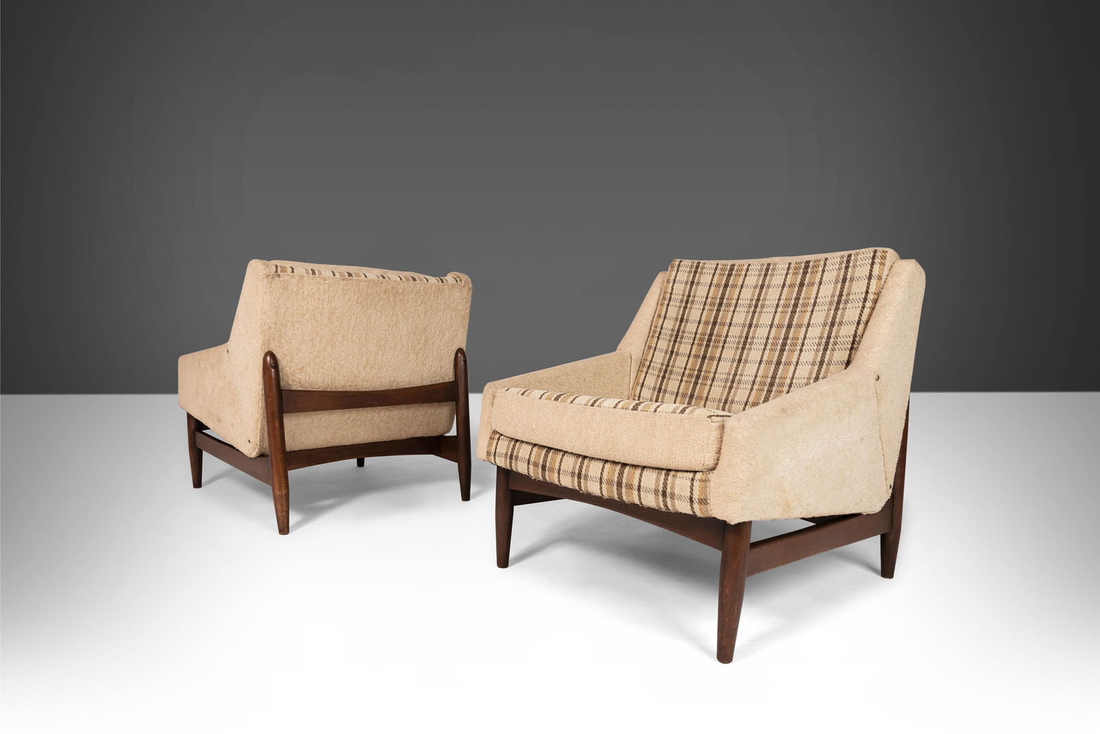 Set of 2 Danish Modern Floating Lounge Chairs Walnut Frames 1960s: Set of 2 Danish Modern Floating Lounge Chairs Walnut Frames 1960s This stunning set of two Danish Modern floating lounge chairs features angular seats resting on sculptural walnut frames, showcasing t